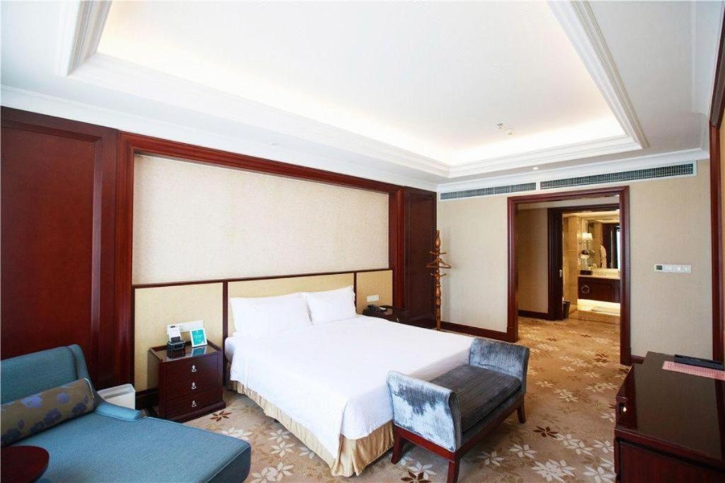 Linyi Blue Horizon International Hotel Yi He Exteriör bild