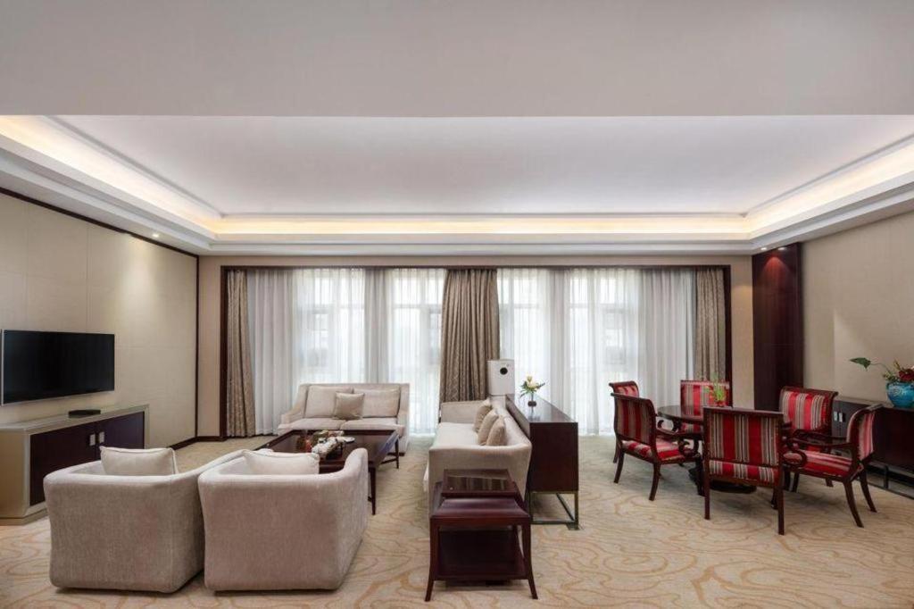 Linyi Blue Horizon International Hotel Yi He Exteriör bild